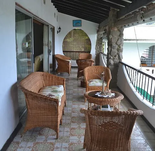 Calypha De Quincey Village
